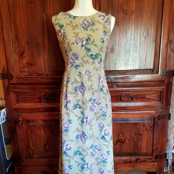 Dresses & Skirts - Floral sleeveless maxi dress